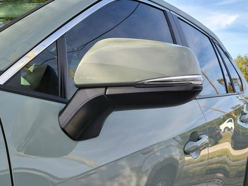 Used 2022 Toyota RAV4 XLE Premium image 6