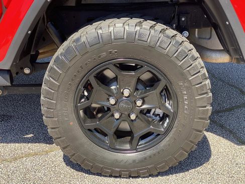 Used 2021 Jeep Gladiator Willys AWD/4WD image 15