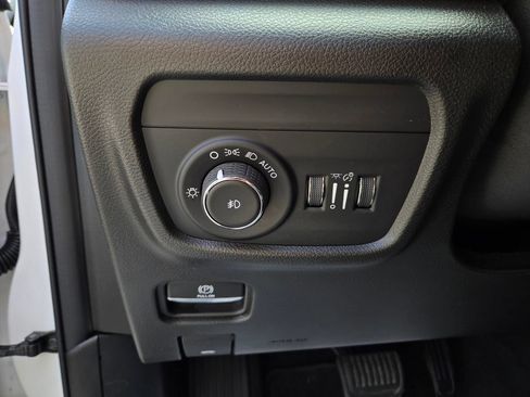 Used 2023 Jeep Grand Cherokee Limited w/ Luxury Tech Group II RWD image 15