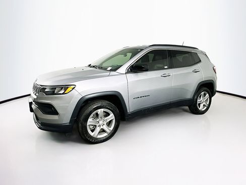 Used 2023 Jeep Compass Latitude image 4