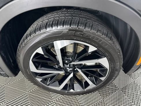 Used 2025 Mitsubishi Outlander 4WD Plug-In Hybrid image 13
