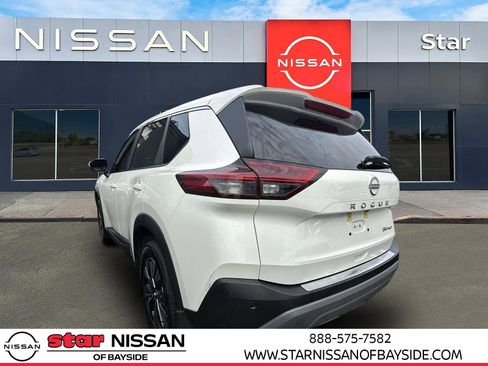 Used 2023 Nissan Rogue SV image 4