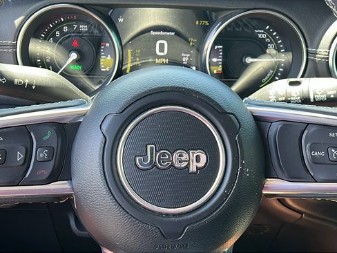 Used 2023 Jeep Wrangler Unlimited Sahara AWD/4WD image 31