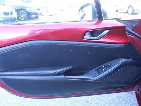 Used 2016 MAZDA MX-5 Miata Club image 18