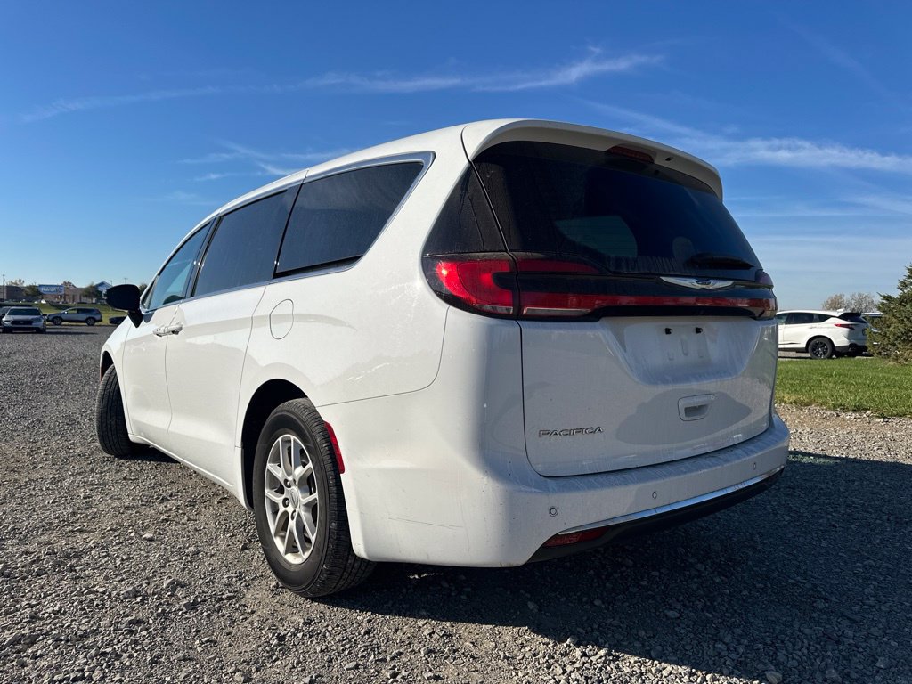 Used 2025 Chrysler Pacifica Select FWD image 6