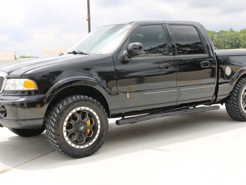 Used 2002 Lincoln Blackwood RWD image 30