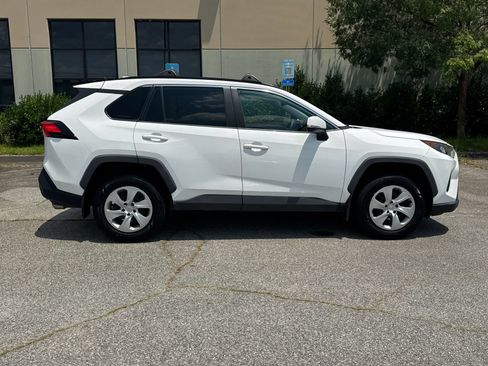Used 2019 Toyota RAV4 LE w/ Carpet Mat Package FWD image 4