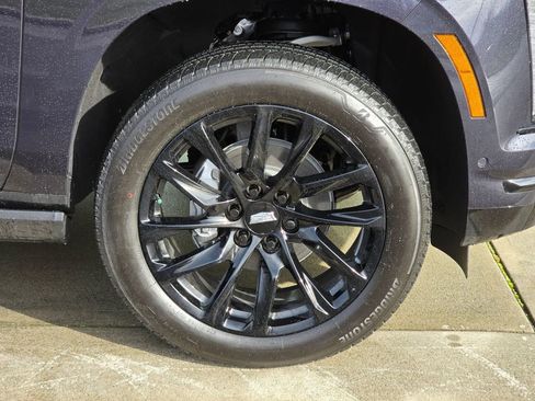 New 2026 Cadillac Escalade ESV Sport w/ LPO, ONYX Package image 9