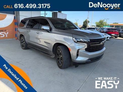 Used 2023 Chevrolet Suburban RST w/ Luxury Package AWD/4WD image 7