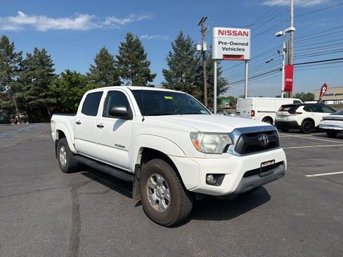 Used 2015 Toyota Tacoma 4x4 Double Cab w/ TRD Off-Road Package image 12