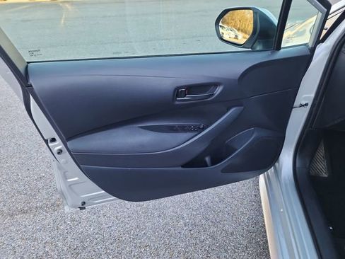 Used 2025 Toyota Corolla LE image 9