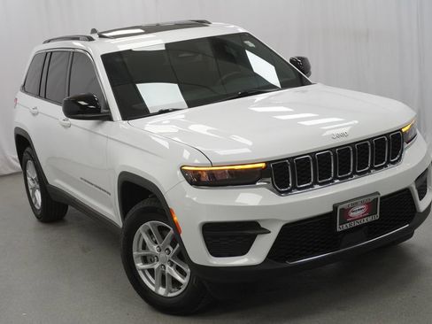 Certified 2024 Jeep Grand Cherokee Laredo X image 8