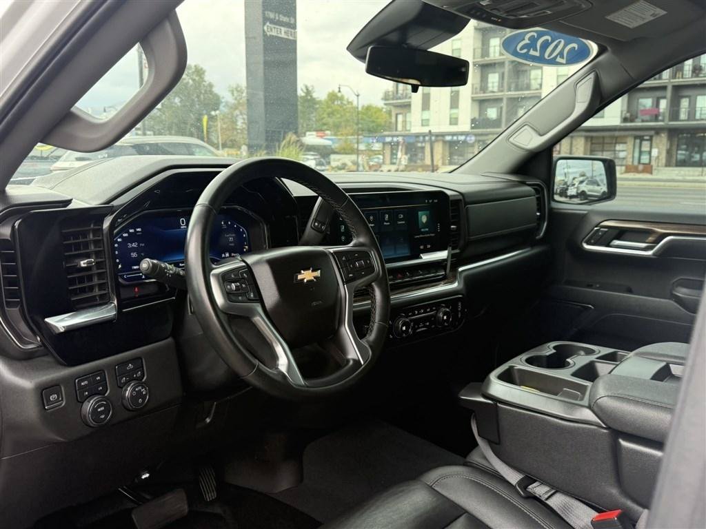 Used 2023 Chevrolet Silverado 1500 LT w/ Z71 Off-Road Package AWD/4WD image 17