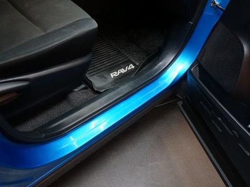 Used 2018 Toyota RAV4 LE w/ All Weather Liner Package AWD/4WD image 53