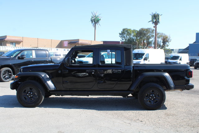 Used 2024 Jeep Gladiator Sport AWD/4WD image 7