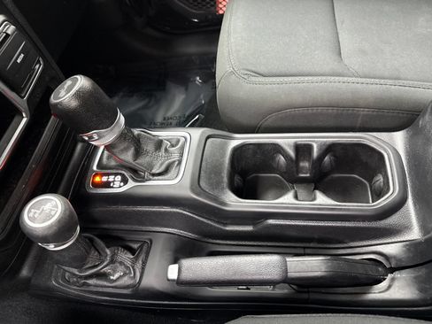 Used 2021 Jeep Wrangler Unlimited Sport AWD/4WD image 30