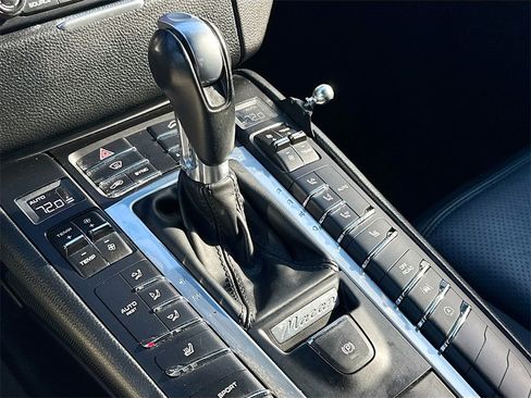 Used 2018 Porsche Macan image 18