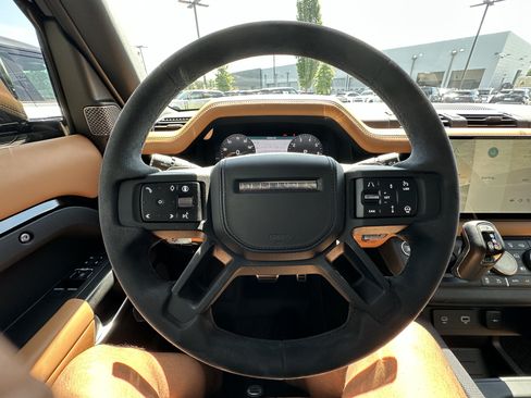 Certified 2024 Land Rover Defender 90 V8 AWD/4WD image 21