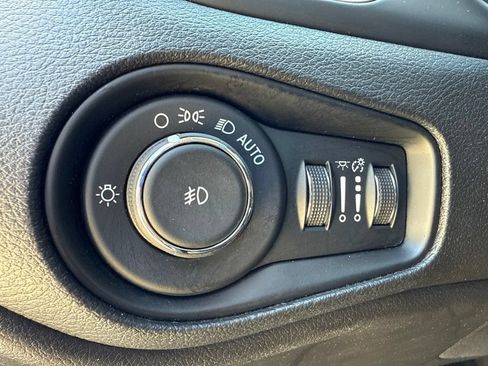 Used 2017 Jeep Renegade Limited AWD/4WD image 20