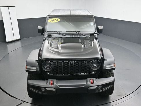 Used 2024 Jeep Gladiator Rubicon w/ Technology Group AWD/4WD image 19
