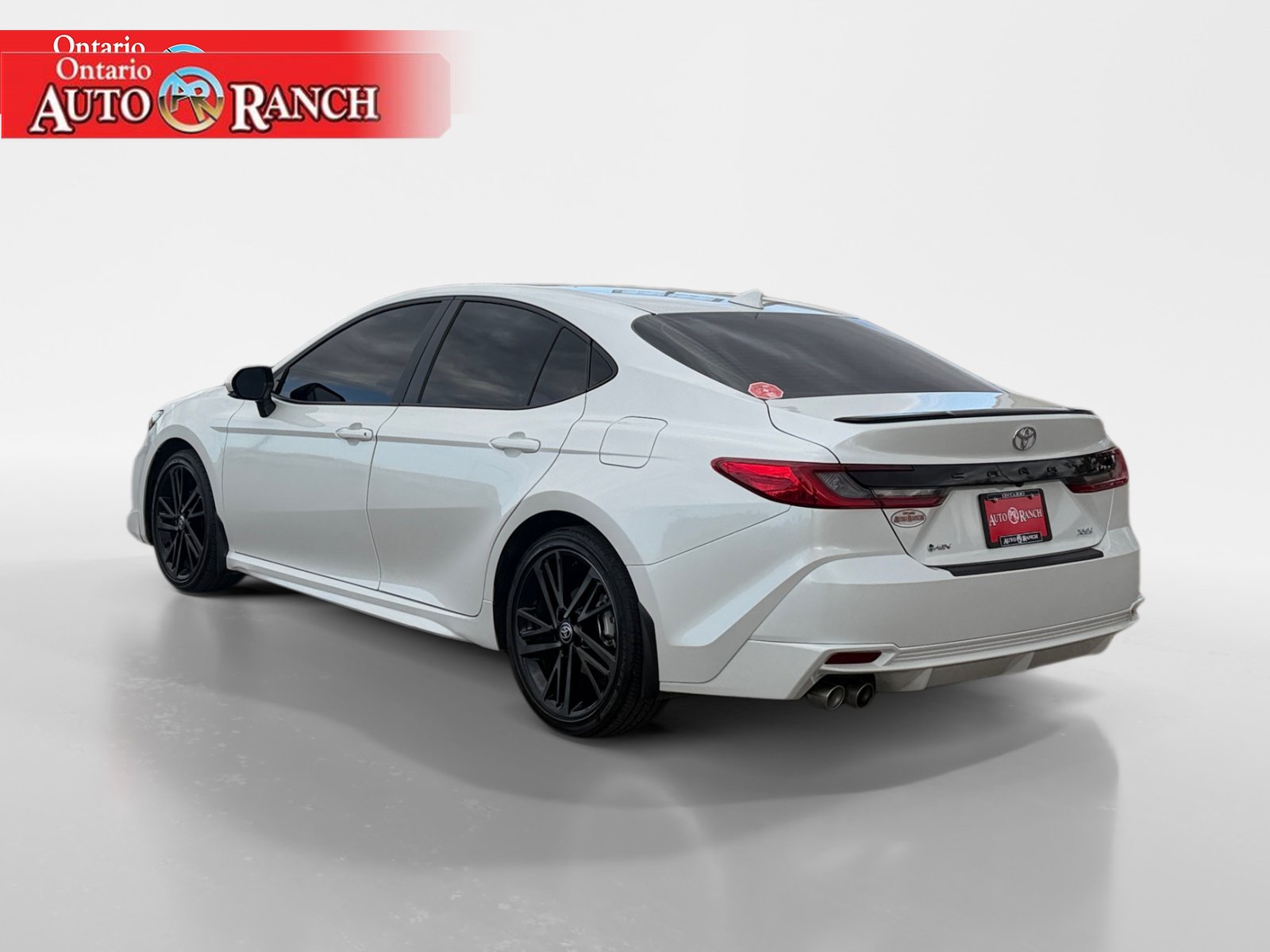Used 2025 Toyota Camry XSE FWD image 3