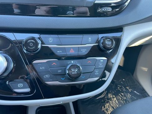 Used 2024 Chrysler Voyager LX FWD image 12