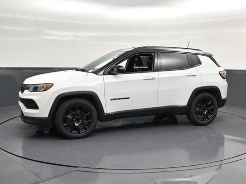Used 2022 Jeep Compass Latitude FWD image 7