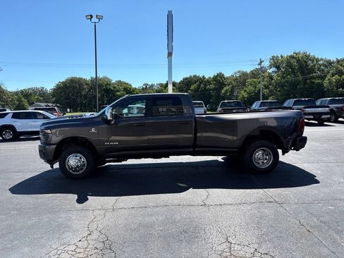 New 2026 RAM 3500 Laramie AWD/4WD image 5