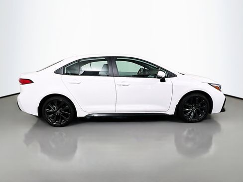 Used 2025 Toyota Corolla SE FWD image 3