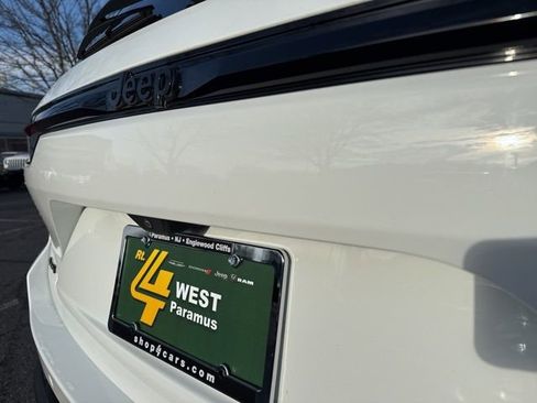 Used 2022 Jeep Grand Cherokee Altitude image 16