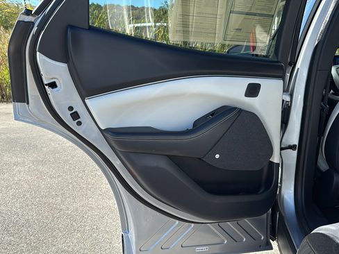 Used 2021 Ford Mustang Mach-E Premium image 26