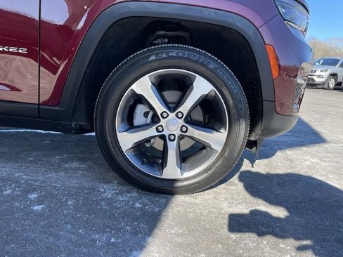 Used 2023 Jeep Grand Cherokee Limited w/ Luxury Tech Group II image 37