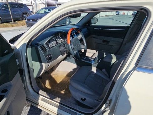 Used 2005 Chrysler 300 C w/ Protection Group II image 7