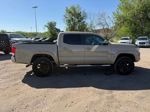 Used 2017 Toyota Tacoma SR5 w/ Tow Package AWD/4WD image 7