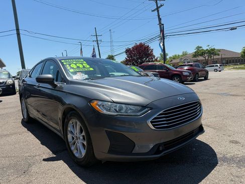 Used 2019 Ford Fusion SE FWD image 5