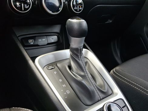 Used 2023 Hyundai Venue SEL FWD image 14