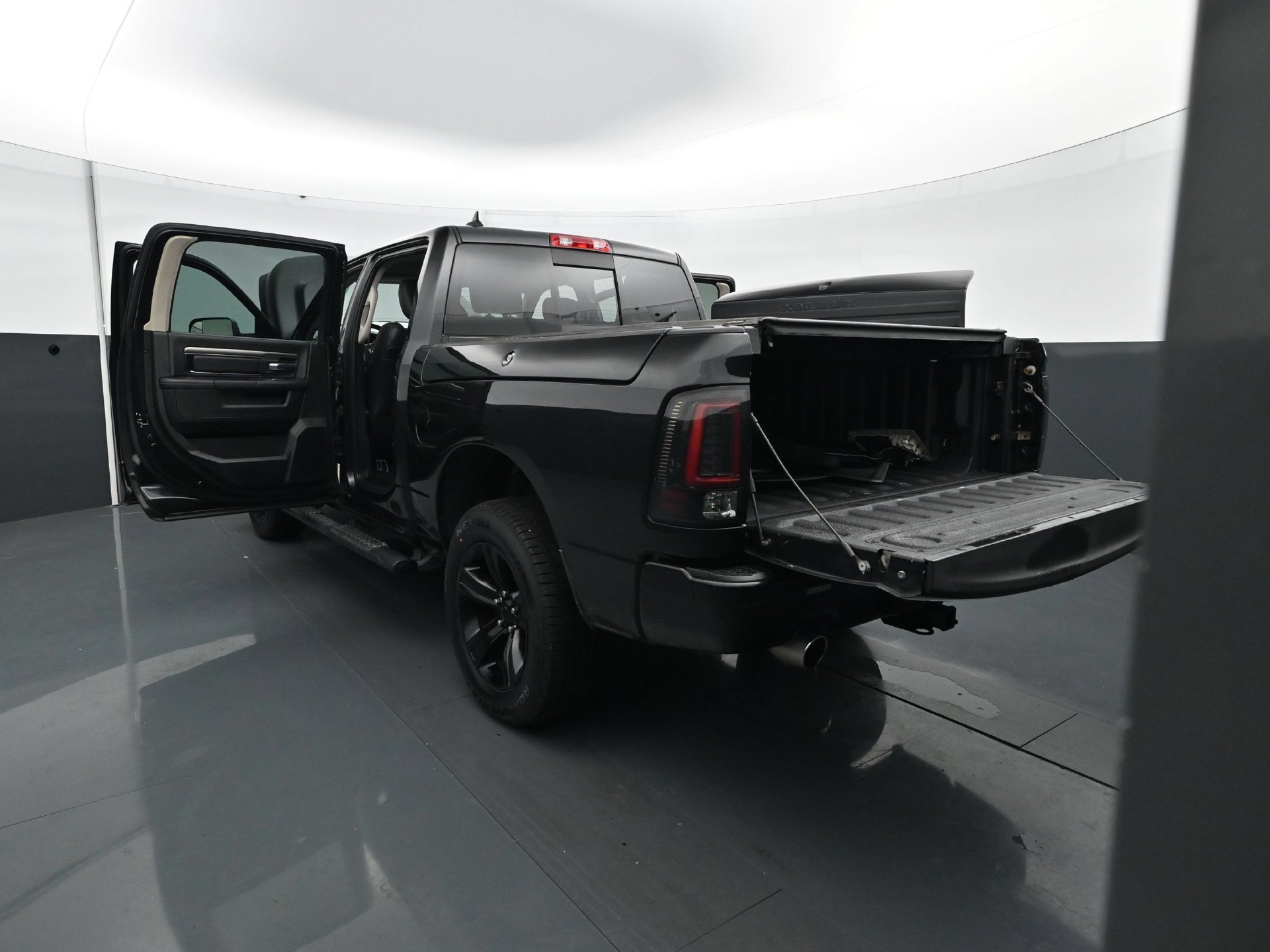 Used 2015 RAM 1500 Sport w/ Black Ram 1500 Sport Group AWD/4WD image 33