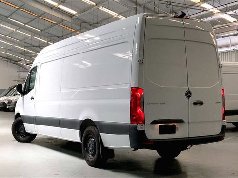 Used 2024 Mercedes-Benz Sprinter 2500 image 4