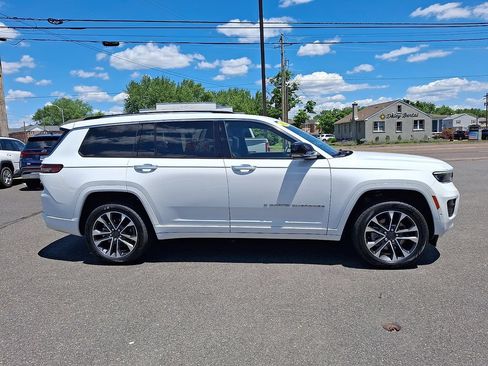 Used 2022 Jeep Grand Cherokee L Overland w/ Advanced Protech Group III AWD/4WD image 10