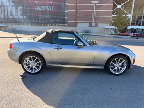 Used 2009 MAZDA MX-5 Miata Touring image 8