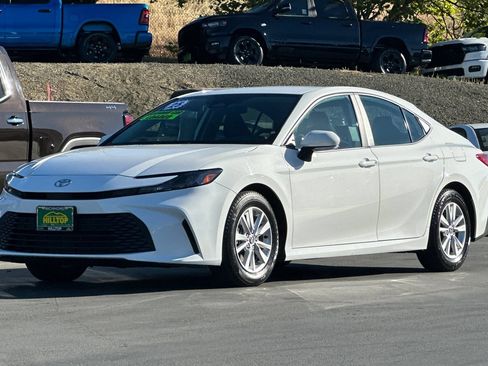 Used 2025 Toyota Camry LE FWD image 9