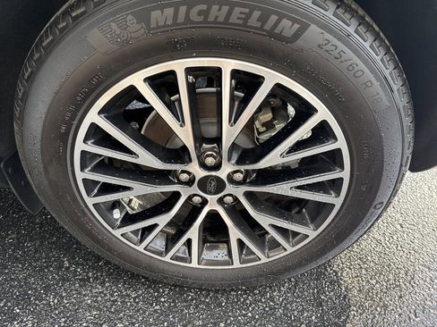 Used 2025 Ford Escape SE image 53