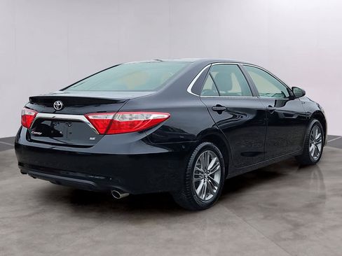 Used 2017 Toyota Camry SE image 4