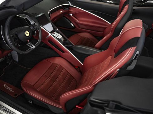 Used 2026 Ferrari Roma Spider RWD image 30