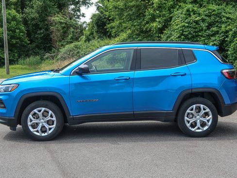 Used 2024 Jeep Compass Latitude AWD/4WD image 3