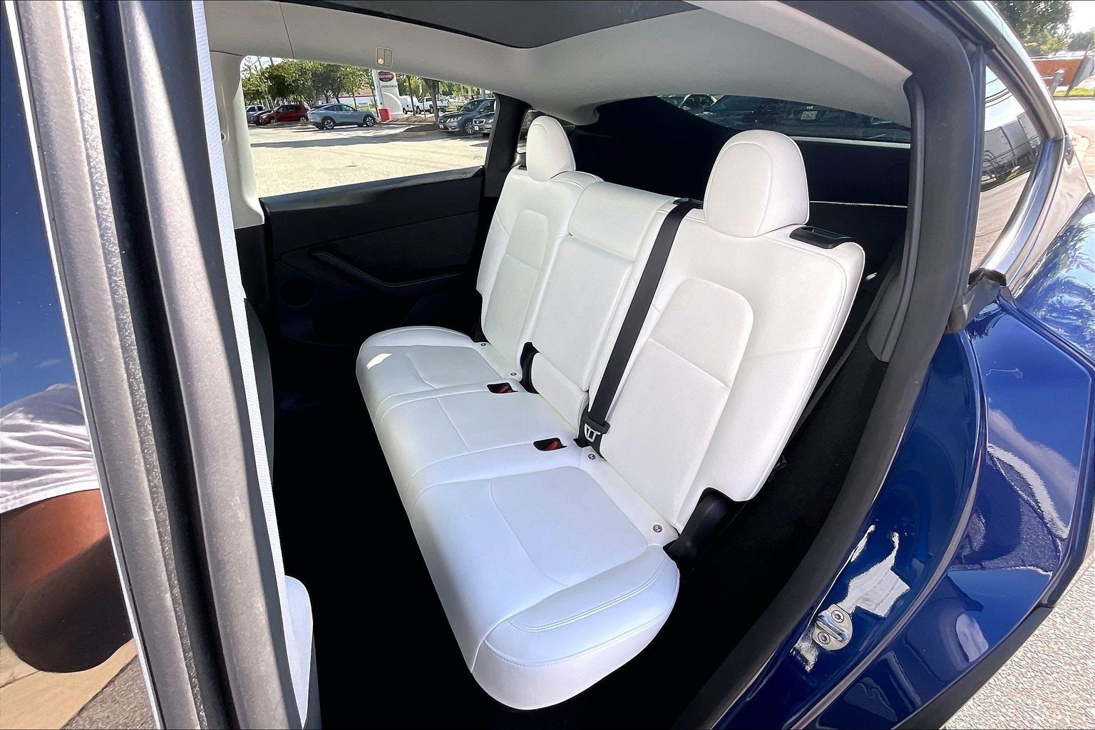 Used 2024 Tesla Model Y Long Range AWD/4WD image 31