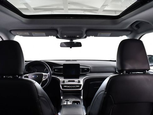 Used 2022 Ford Explorer XLT w/ Equipment Group 202A image 17