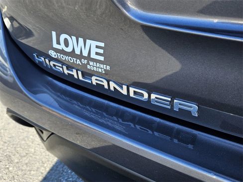 Certified 2023 Toyota Highlander L image 12
