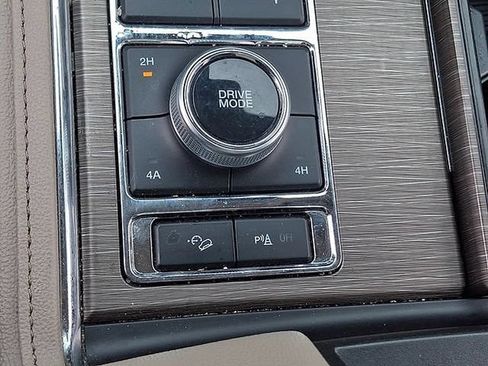 Used 2024 Ford Expedition Limited AWD/4WD image 26