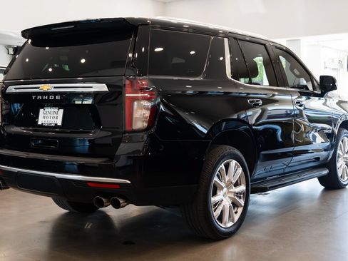 Used 2021 Chevrolet Tahoe High Country w/ Premium Package AWD/4WD image 4